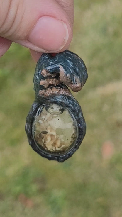 The eye of the Storm - Snow globe necklace